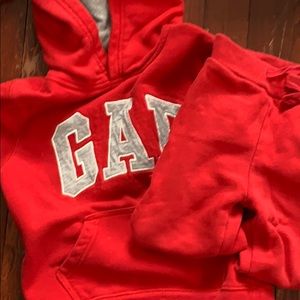 4T Red Gap sweatsuit